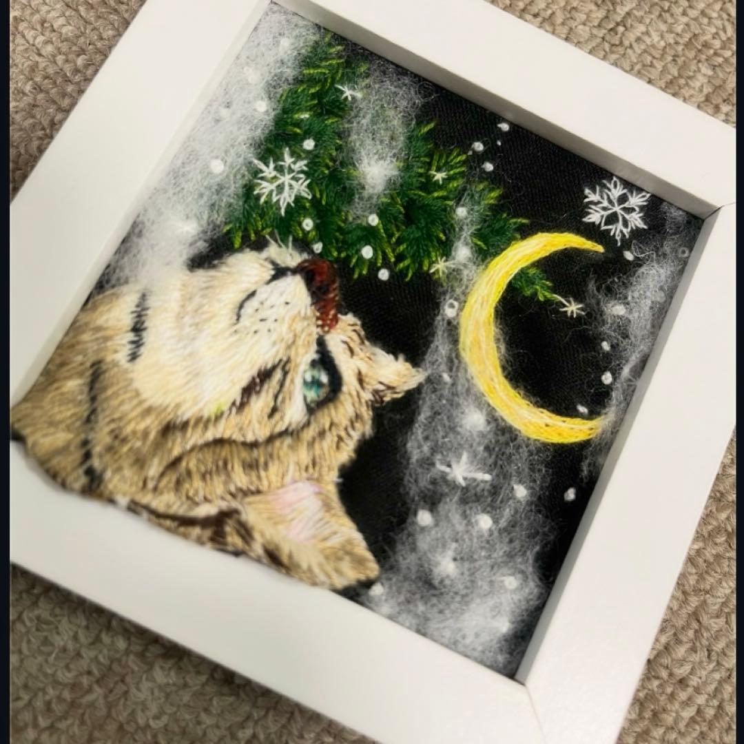 タ*ー様 ハンドメイド刺繍フレーム　三日月の夜とキジトラ
