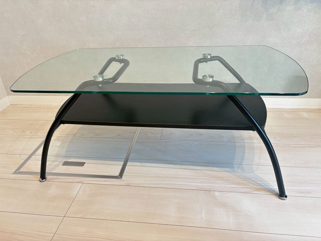 セール中！ガラス天板の黒いセンターテーブル