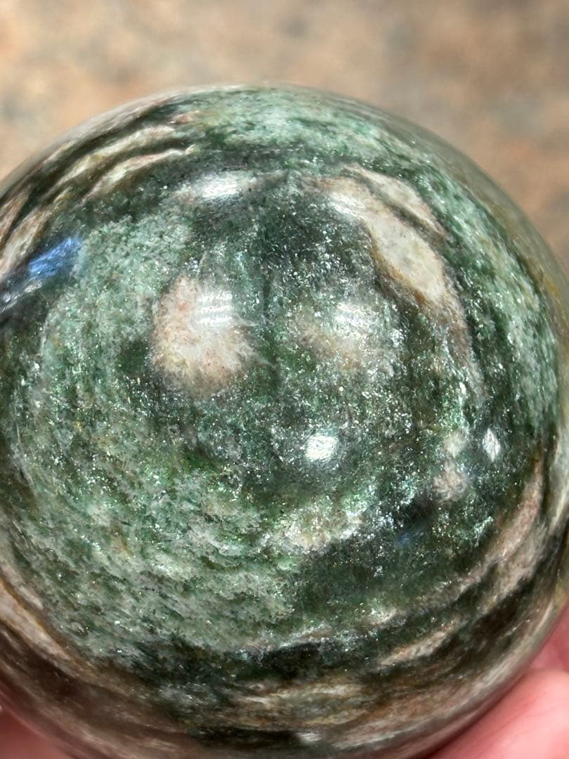 グリーンマイカと水晶共生　スフィア7.18cm レア模様　天然石