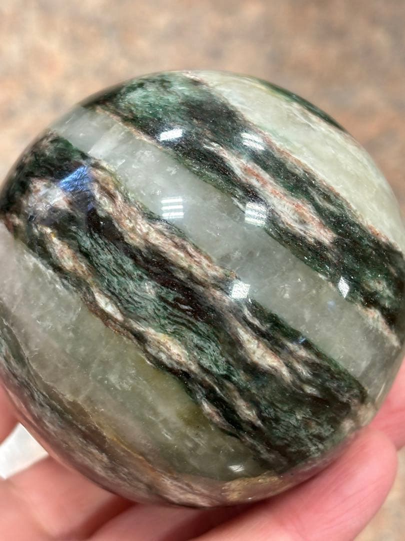 グリーンマイカと水晶共生　スフィア7.18cm レア模様　天然石