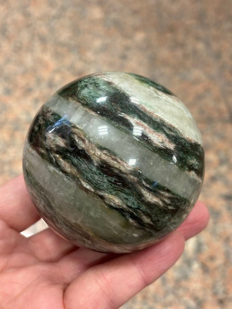 グリーンマイカと水晶共生　スフィア7.18cm レア模様　天然石