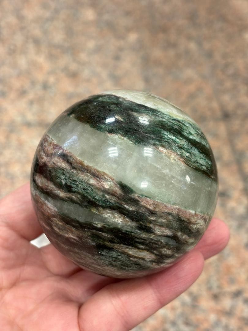 グリーンマイカと水晶共生　スフィア7.18cm レア模様　天然石