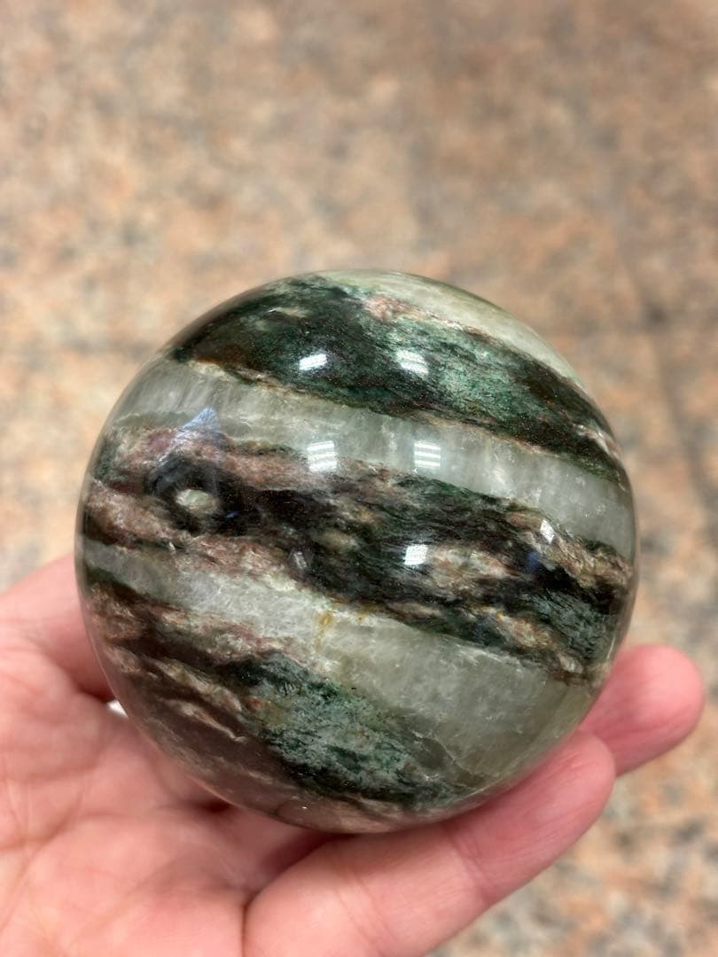 グリーンマイカと水晶共生　スフィア7.18cm レア模様　天然石