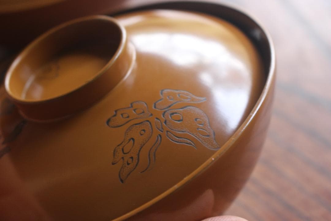 時代黄漆に風情ある沈金沈黒鳳凰文のお椀2点（検輪島塗京塗懐石椀蒔絵椀沈金椀