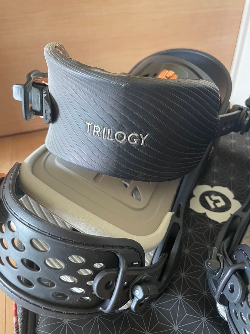 TRILOGY UNION スノーボード ビンディング /SAKURA