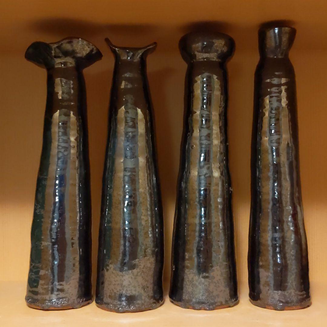 【中古】生花などに使う花器だと思います。 少し不思議な形をしています。