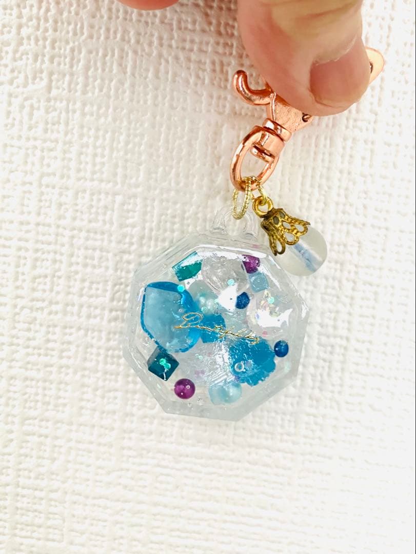 ハンドメイド　透明な中の琥珀糖キーホルダー