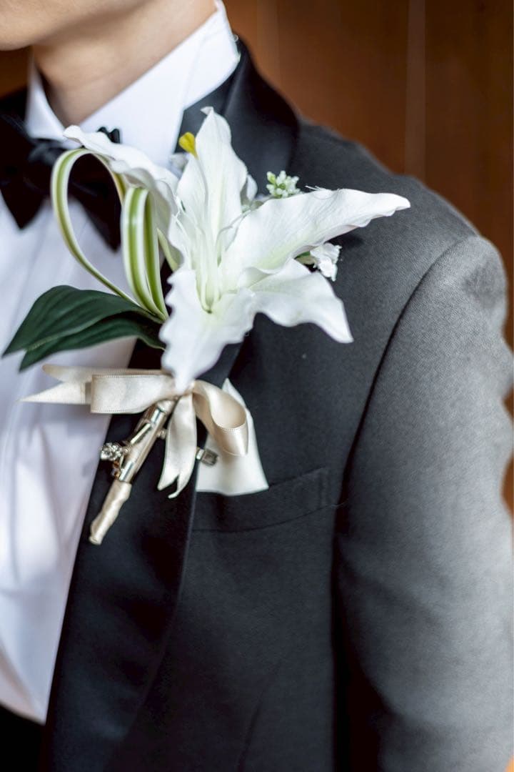 ホワイトユリとバラのロングウェディングブーケ