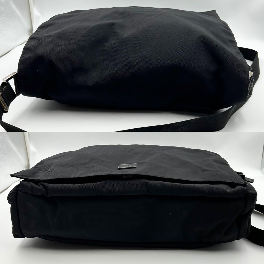 美品✨ グッチ ショルダーバッグ メッセンジャー ナイロン ブラック ロゴ
