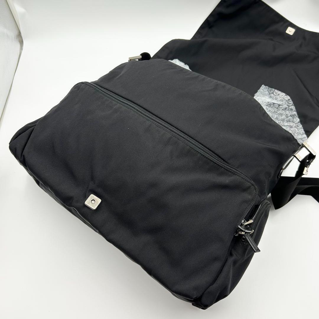 美品✨ グッチ ショルダーバッグ メッセンジャー ナイロン ブラック ロゴ