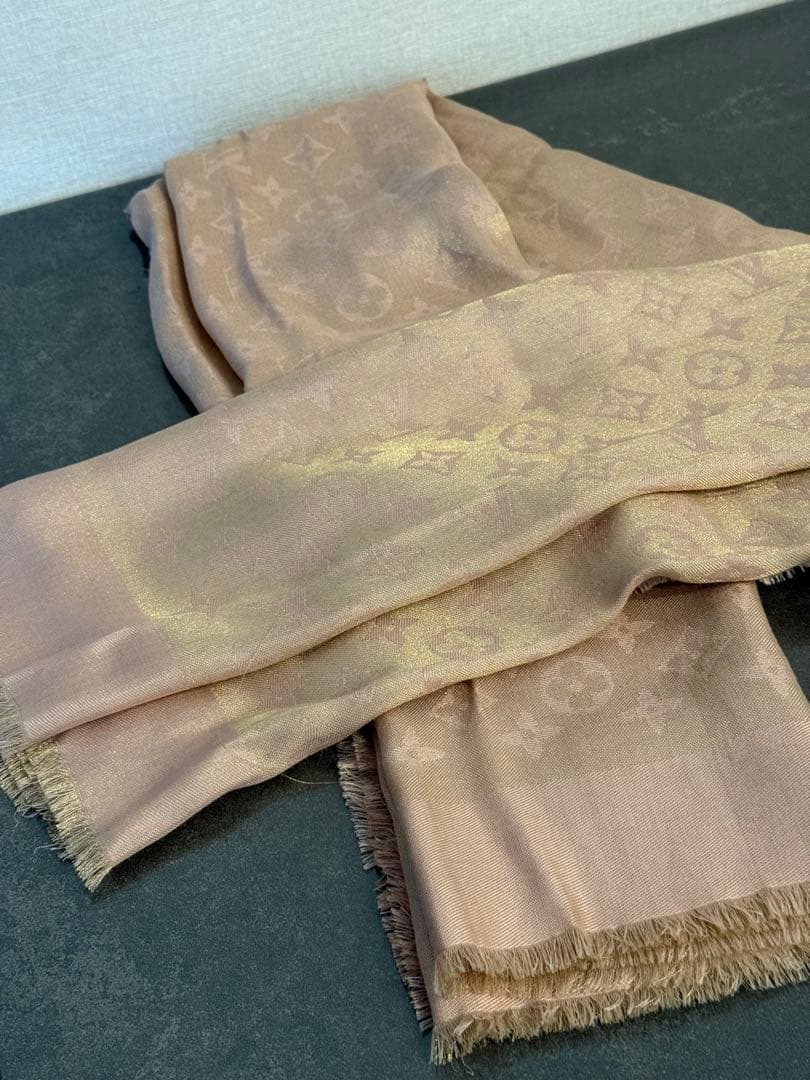 LOUIS VUITTON 大判ストール ロゴパターン136cm×144cm