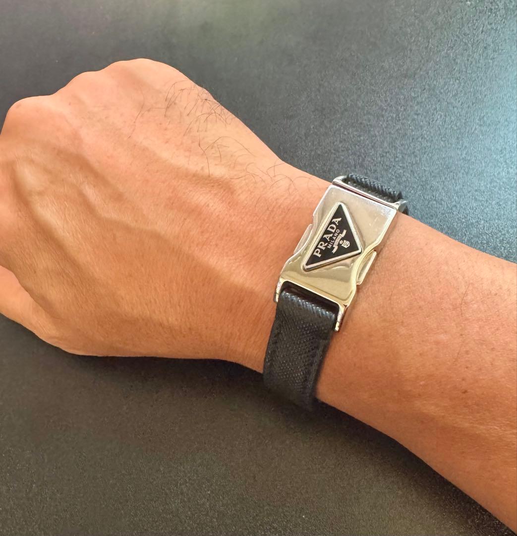 PRADA ブラック レザーバングル