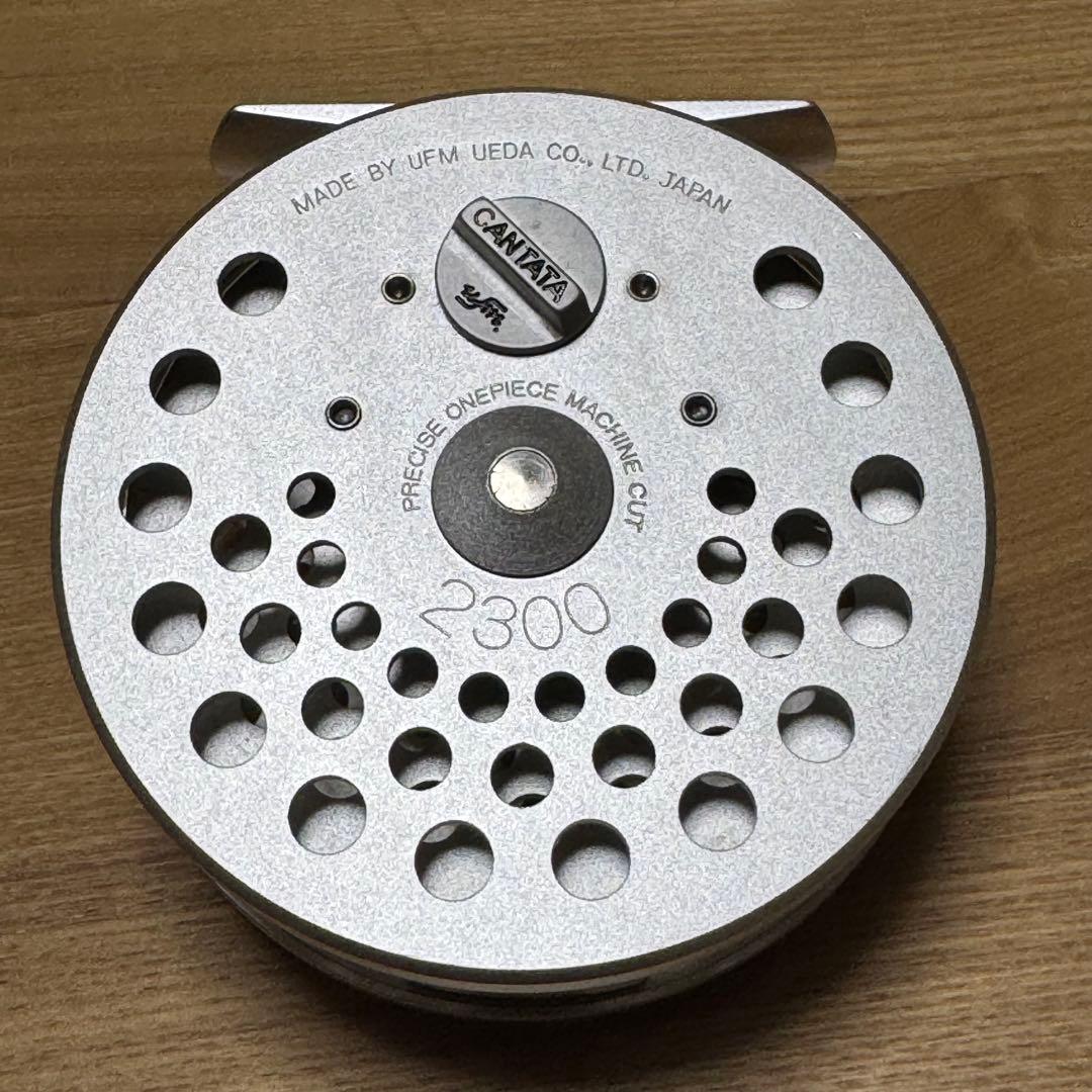 CANTATA 2300 フライリール シルバー