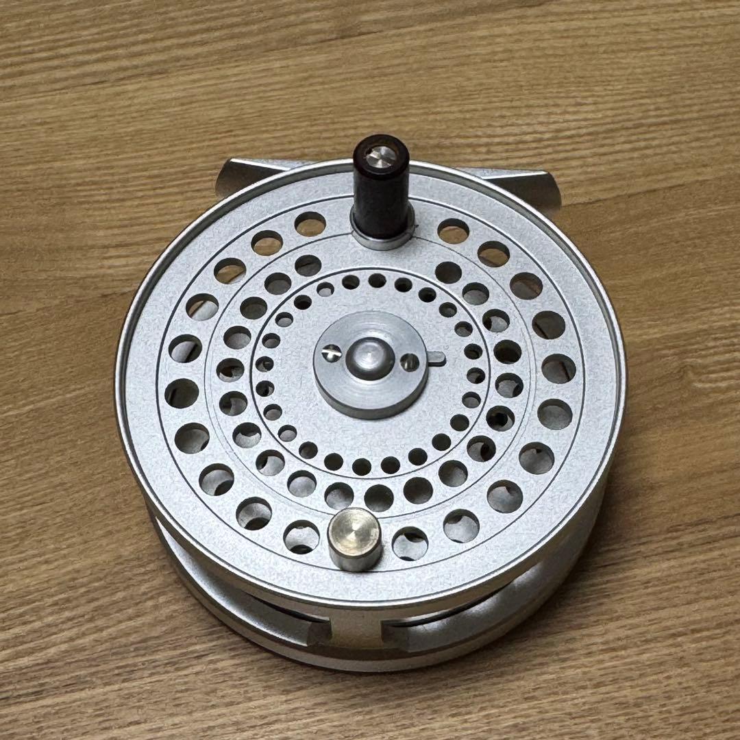 CANTATA 2300 フライリール シルバー