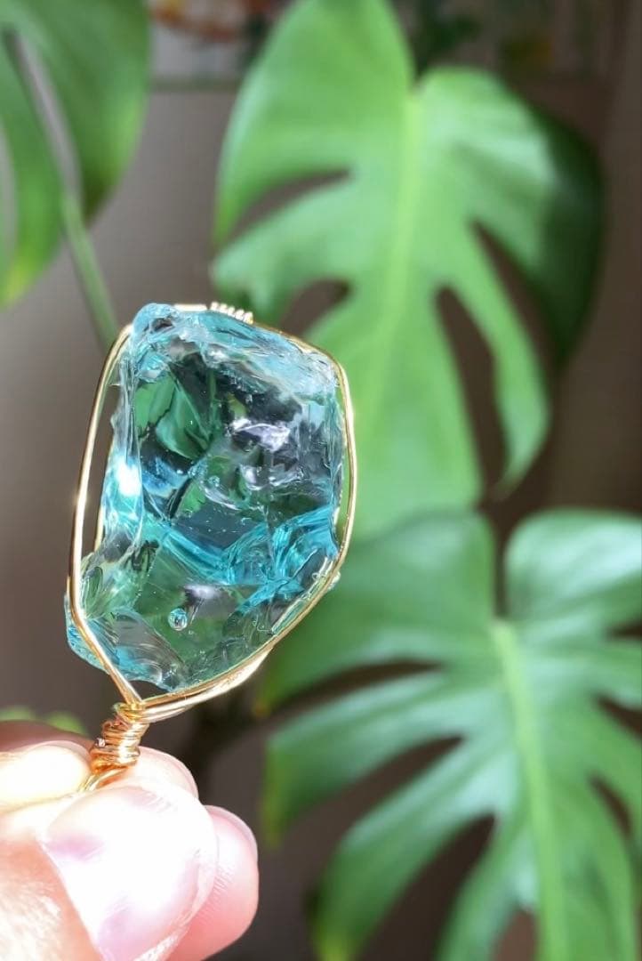 アンダラクリスタルのペンダントトップ（シアンエンジェル）