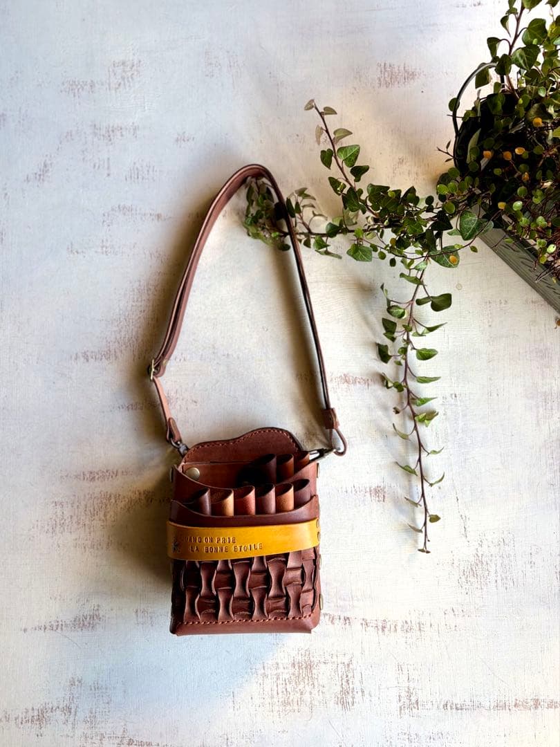 手染めキャメルブラウンのメッシュワークタイプの大容量シザーケース