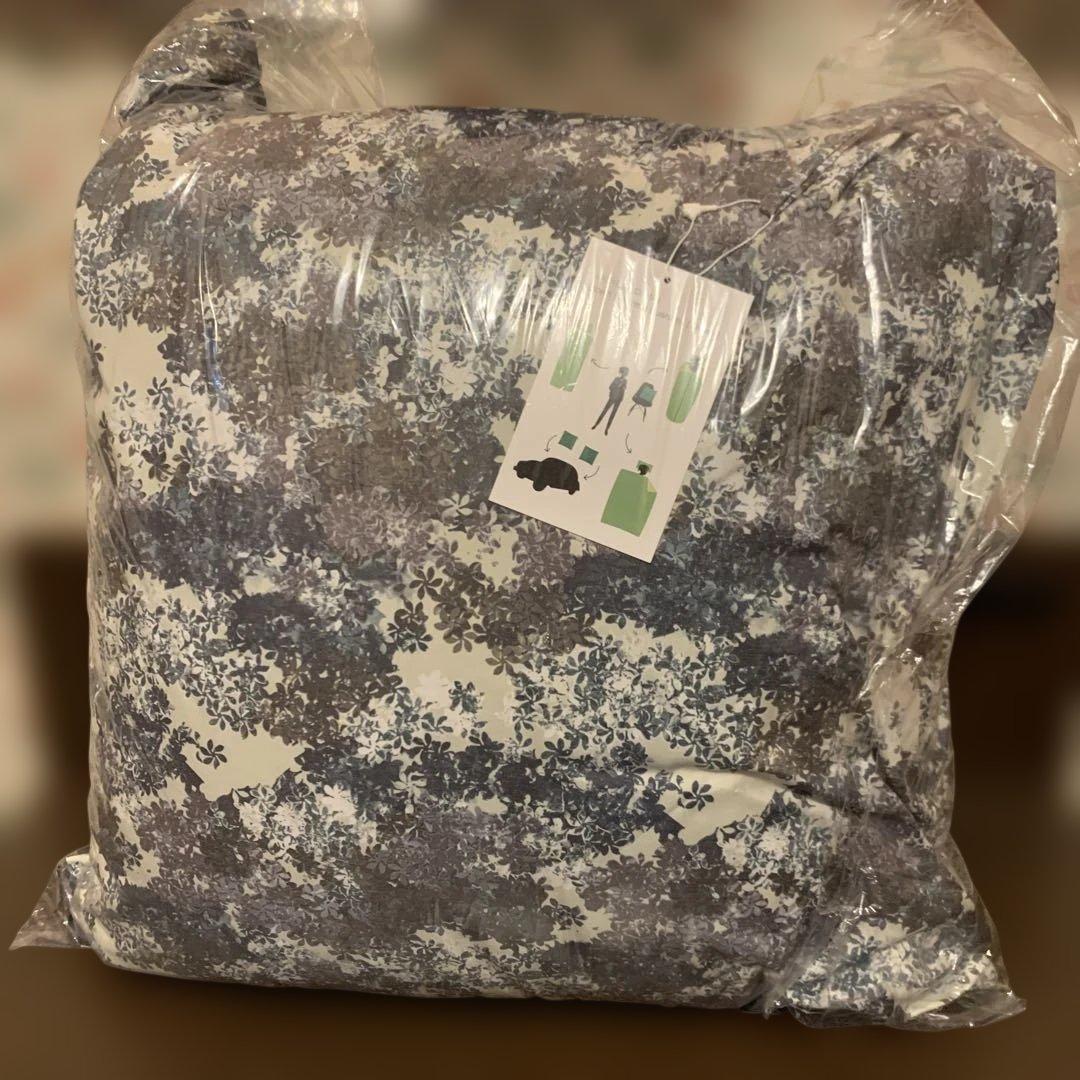 ダウン　寝袋にもなるクッション　未使用品　防災用品