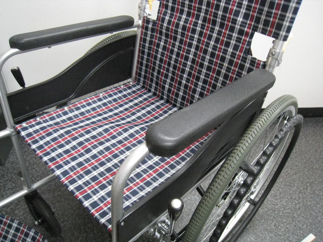 【送料無料】自走式車椅子 ノーパンク 日進医療器 NEO-1　⑭