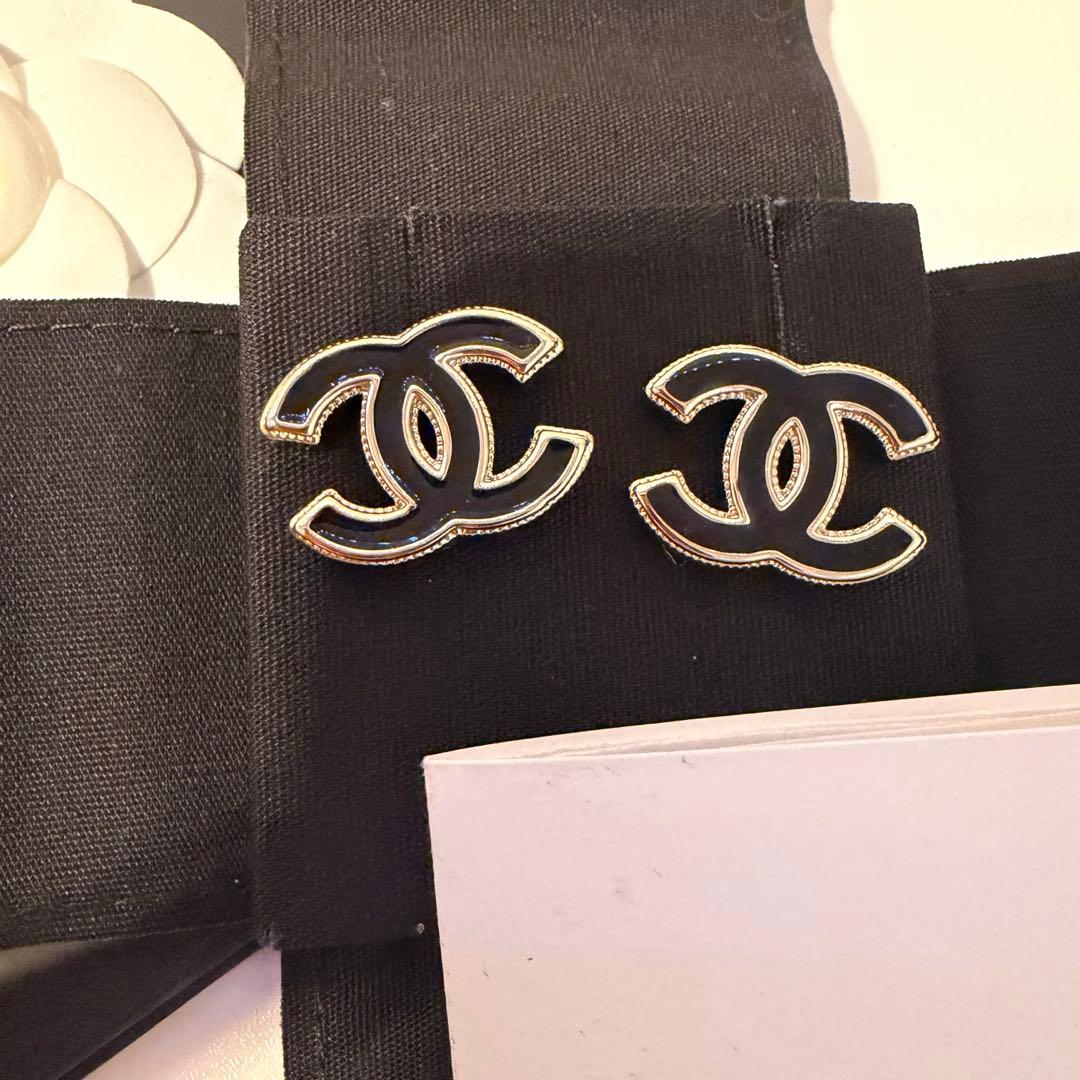 CHANEL ココマーク ピアス ブラック/ゴールド　25C