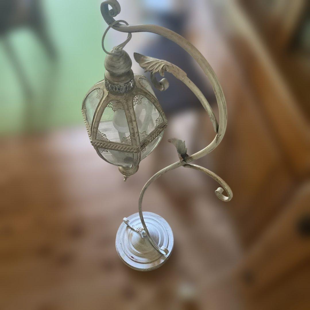 装飾的なフロアスタンド ホワイトゴールド　アンティーク調　ロココ調　姫系