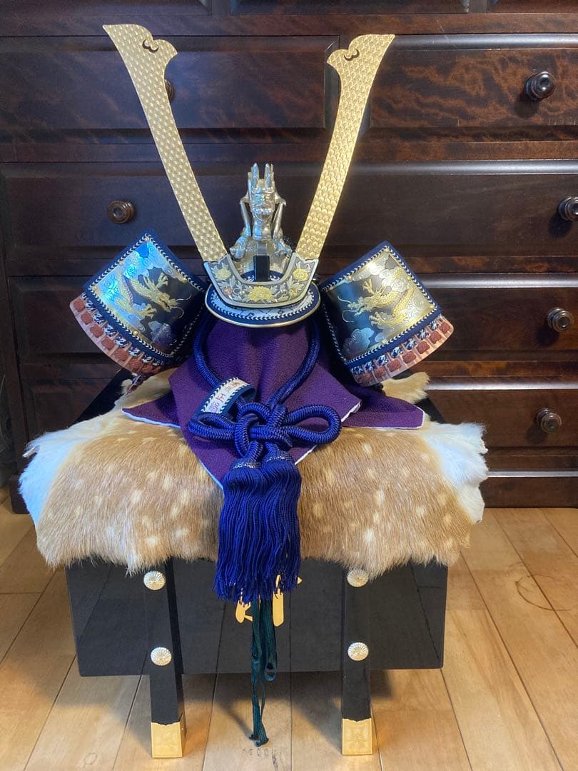 兜飾り①龍玉作　兜