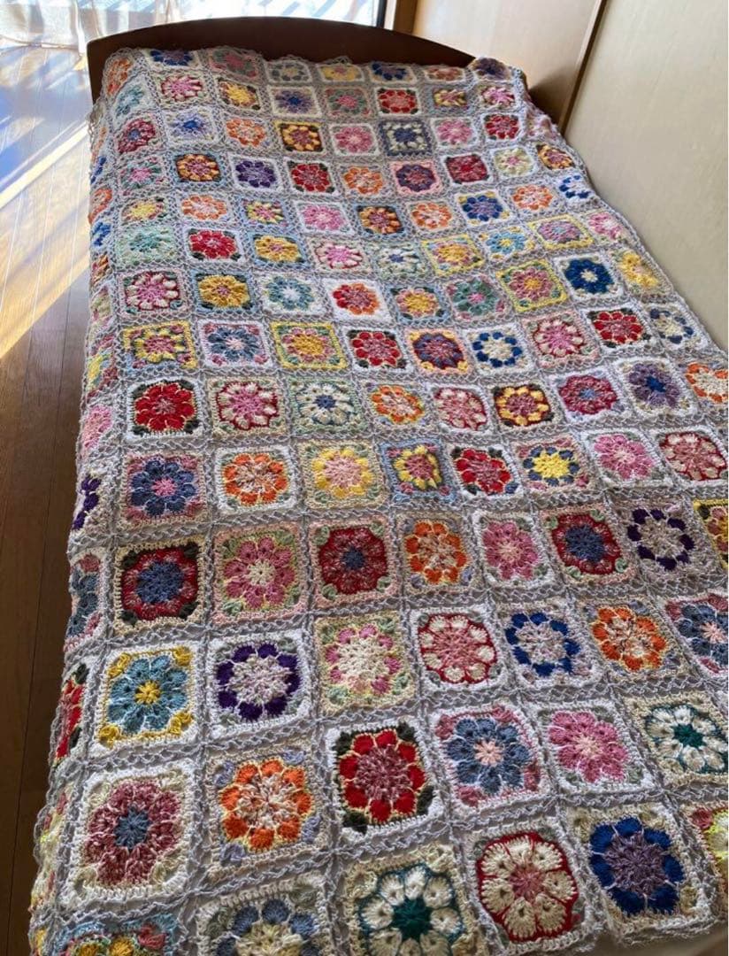 モチーフ編み　ベッドカバー