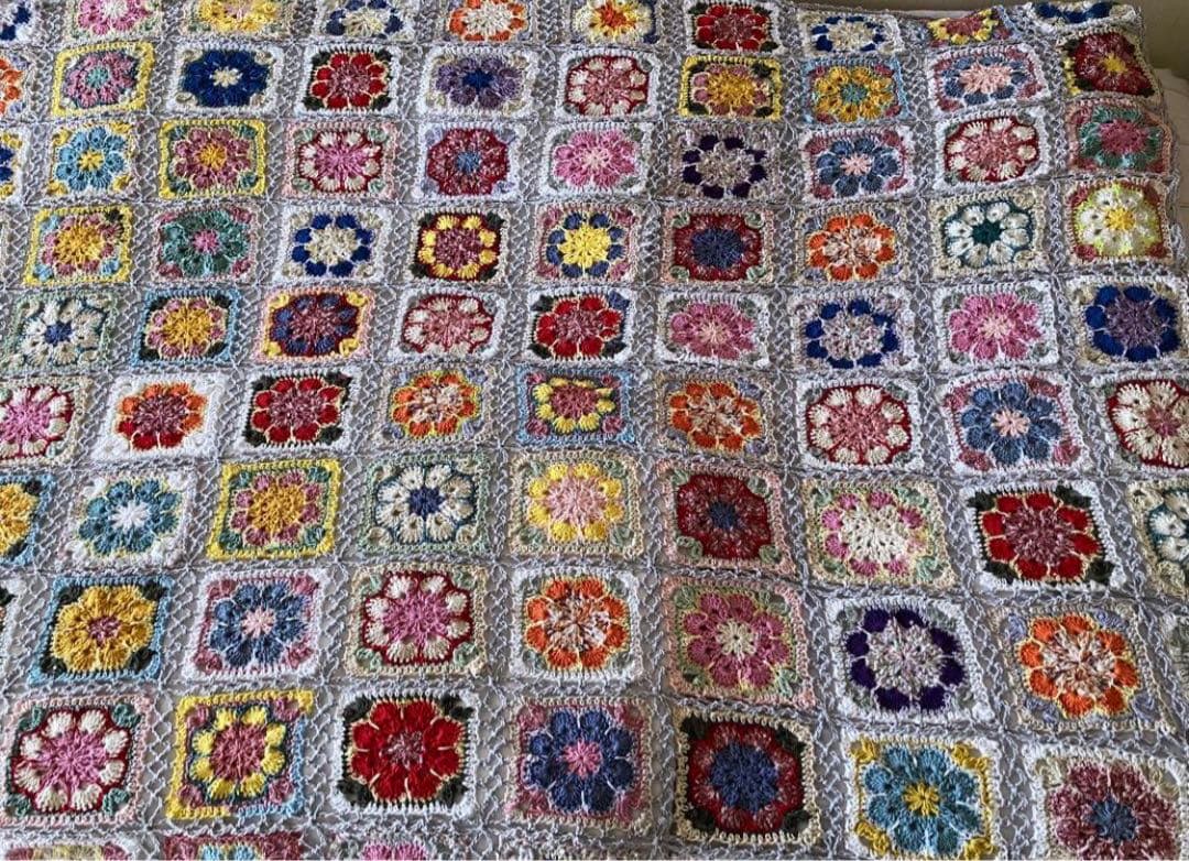 モチーフ編み　ベッドカバー