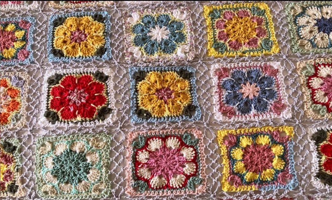 モチーフ編み　ベッドカバー