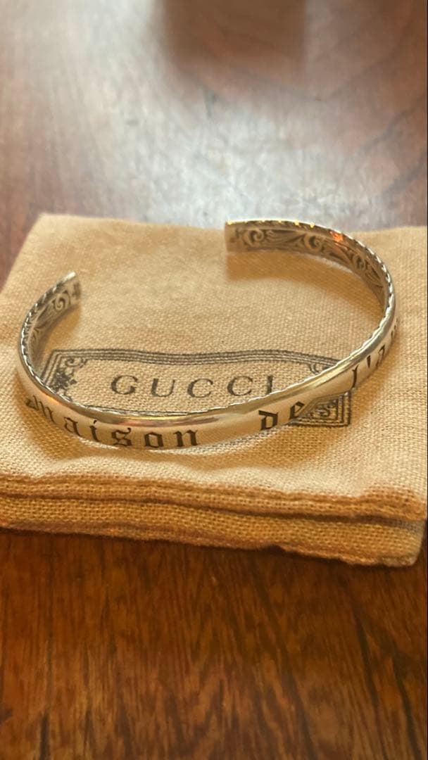 みー　GUCCI グッチ　バングル　ブレスレット