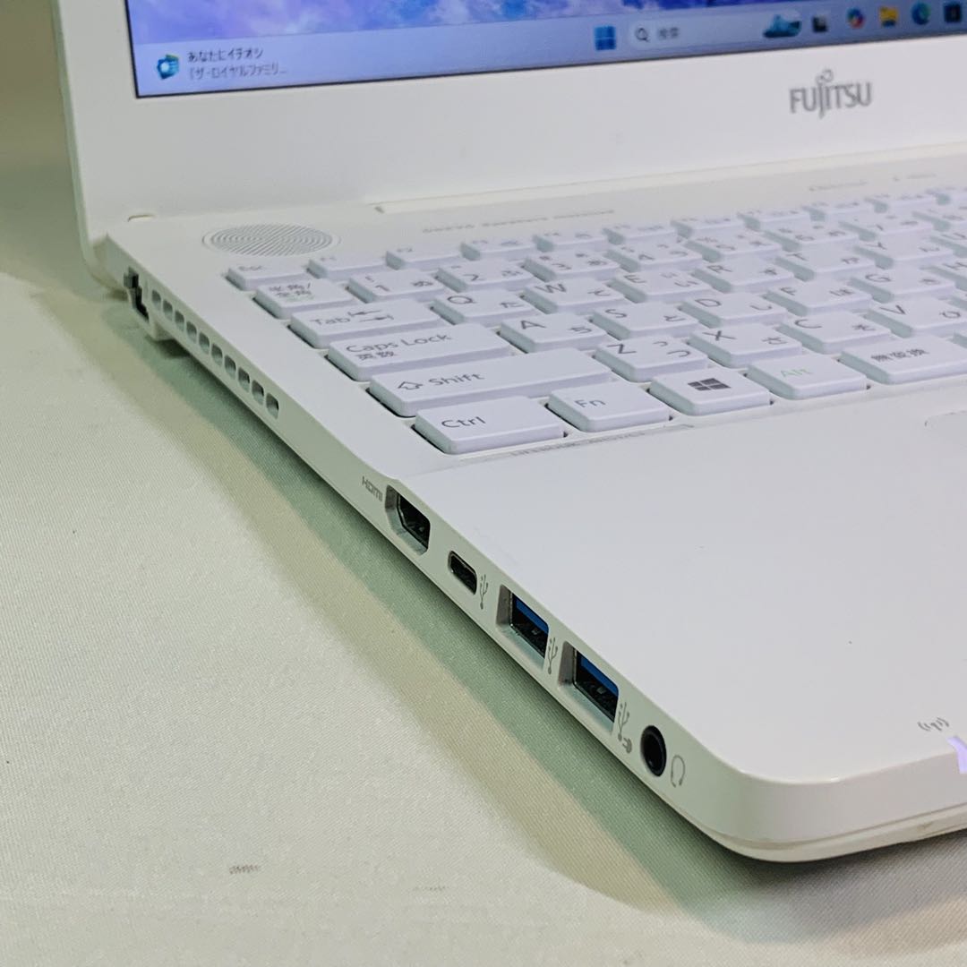 Core i7✨SSD1TB✨32GB✨カメラ✨ホワイト✨富士通✨ノートパソコン