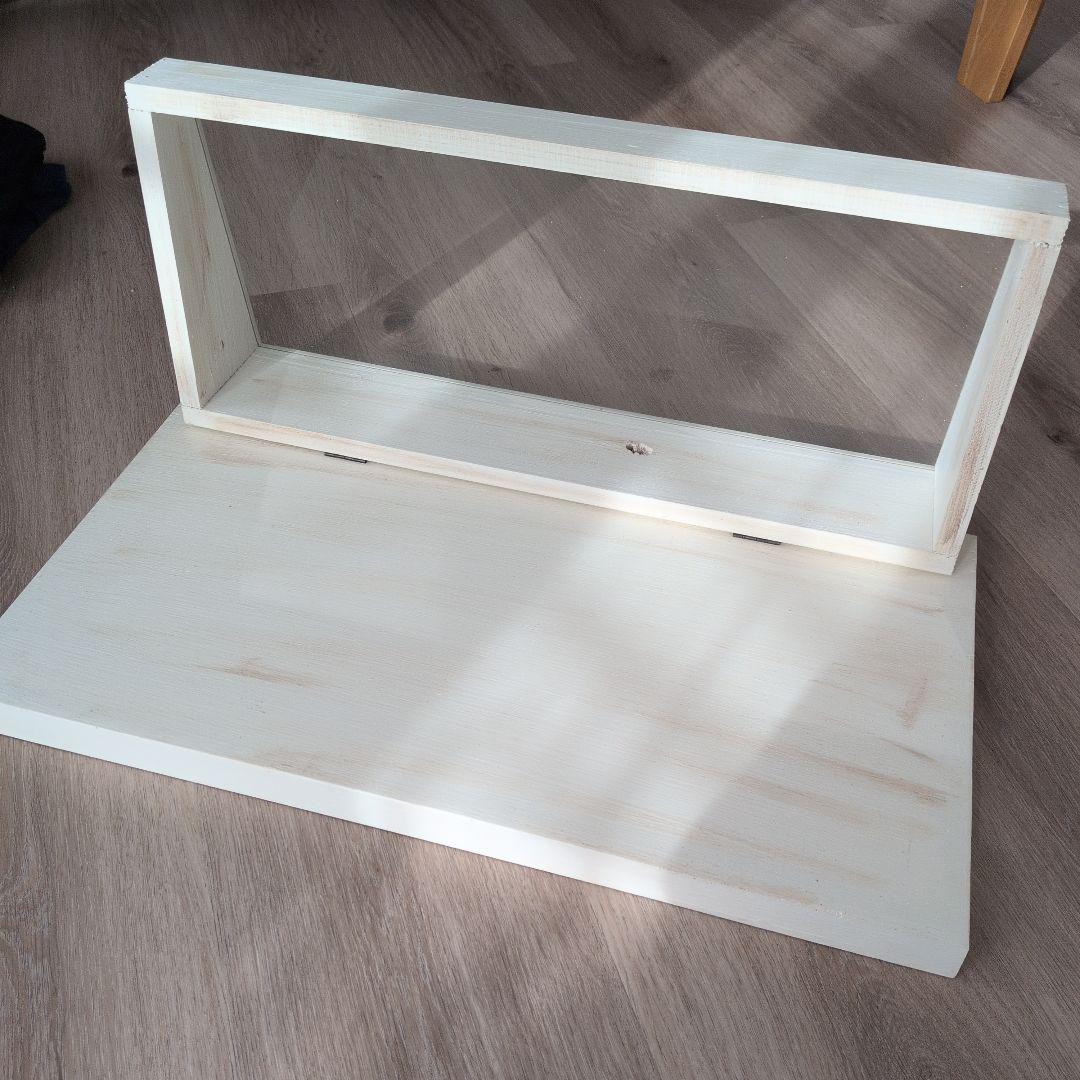 ホワイト木製ショーケース ガラス蓋付き