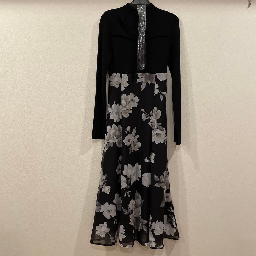 MERCURY DUO 黒と白の花柄エレガントワンピース