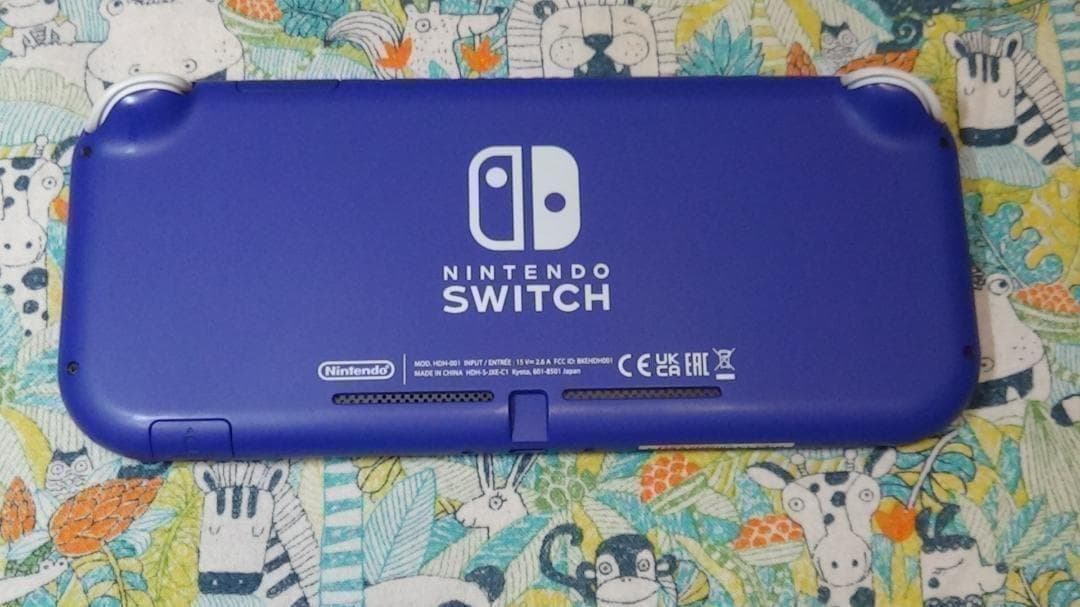 スイッチライト　Nintendo Switch Lite　本体 　充電器