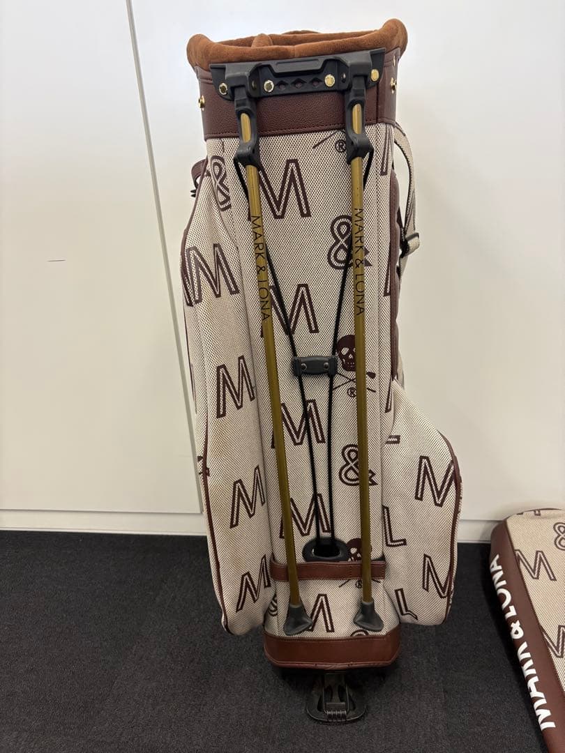 MARK & LONA ゴルフバッグ・キャディバッグ ヘッドカバー付