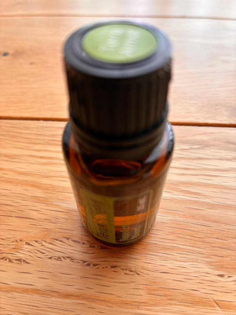 新品未開封doTERRA エッセンシャルオイル 25本セット　ケース付き