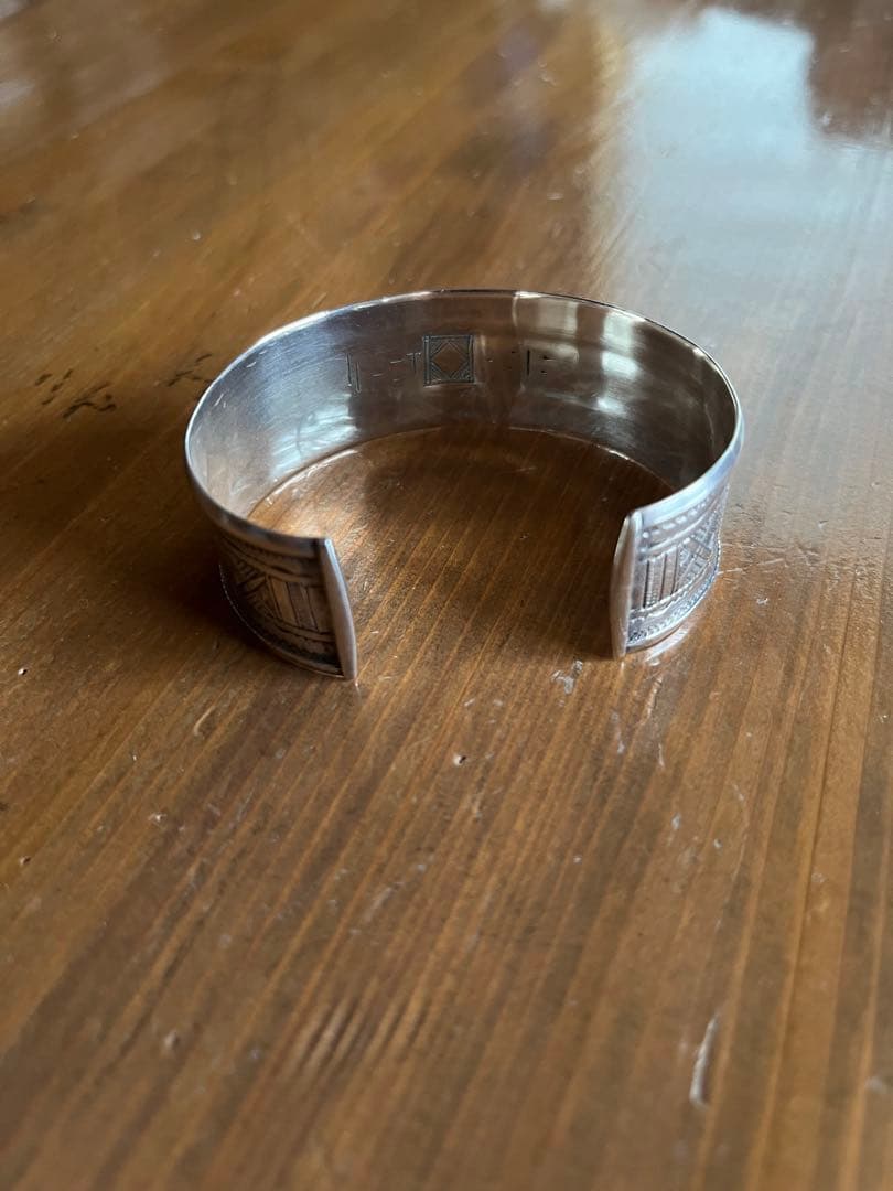 トゥアレグシルバー　バングル