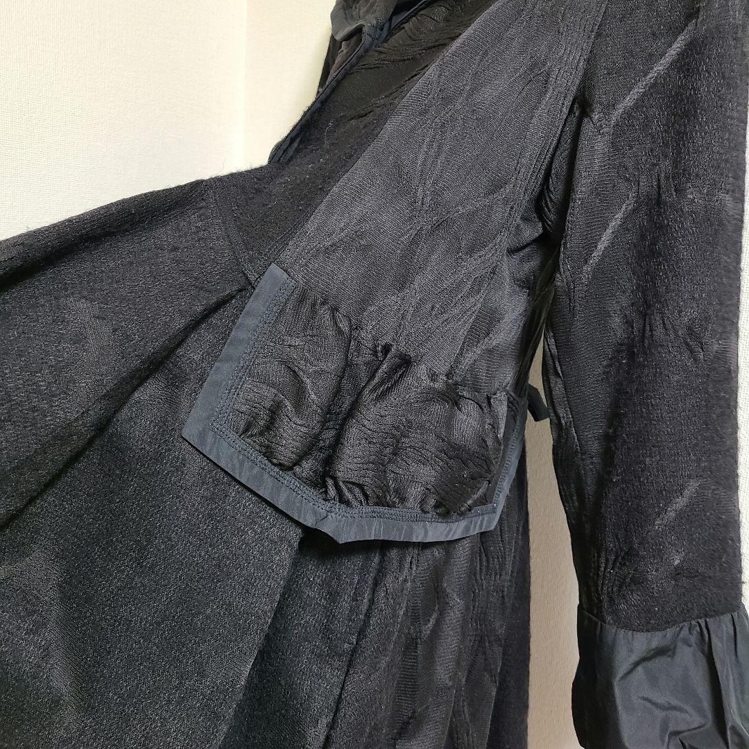 EIKO KONDO 黒フリル襟付きロングコート／Aライン／バック編上げデザイン