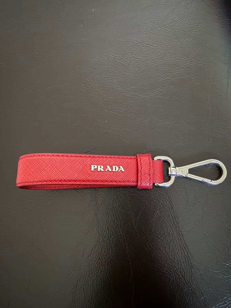 PRADA レザー キーホルダー レッド