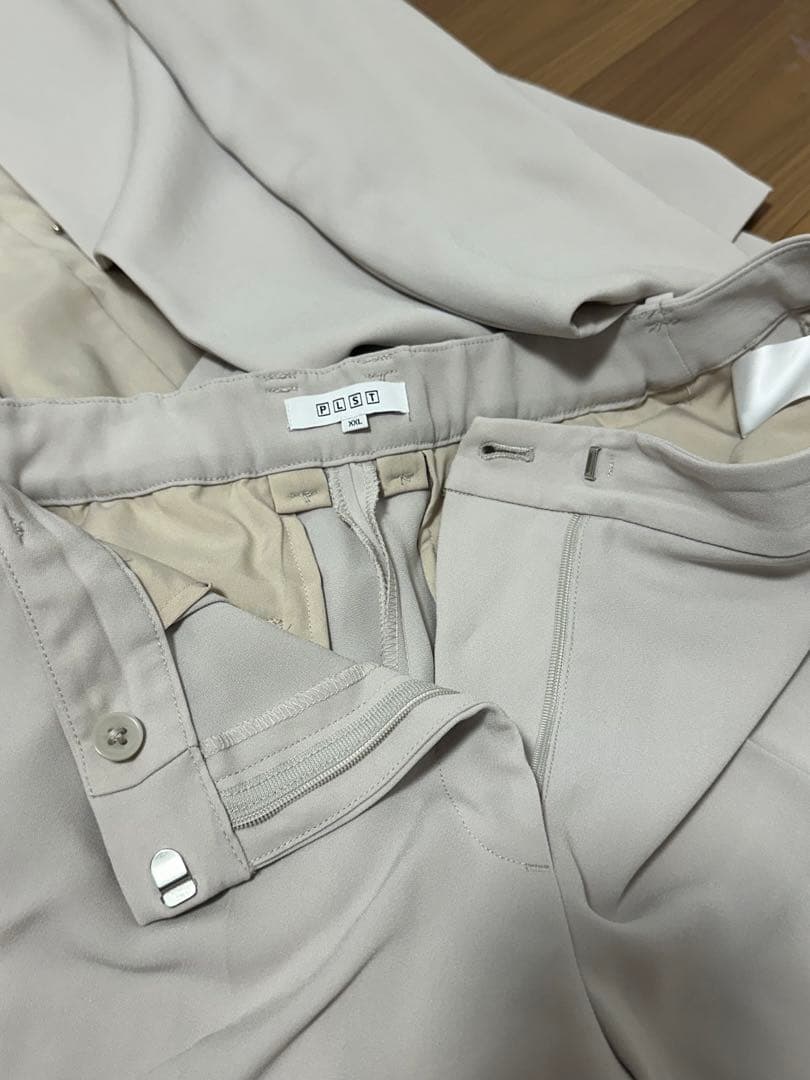 PLSTプラステ 大きいサイズXXL セットアップ ノーカラー アイボリー