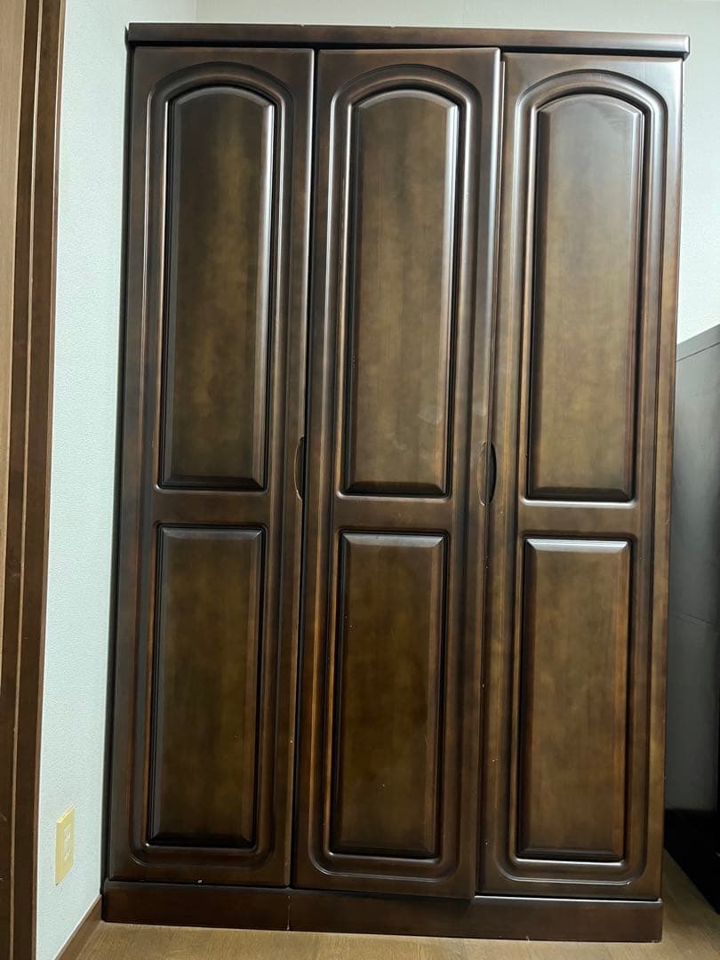 ダークブラウン 3ドアクローゼット