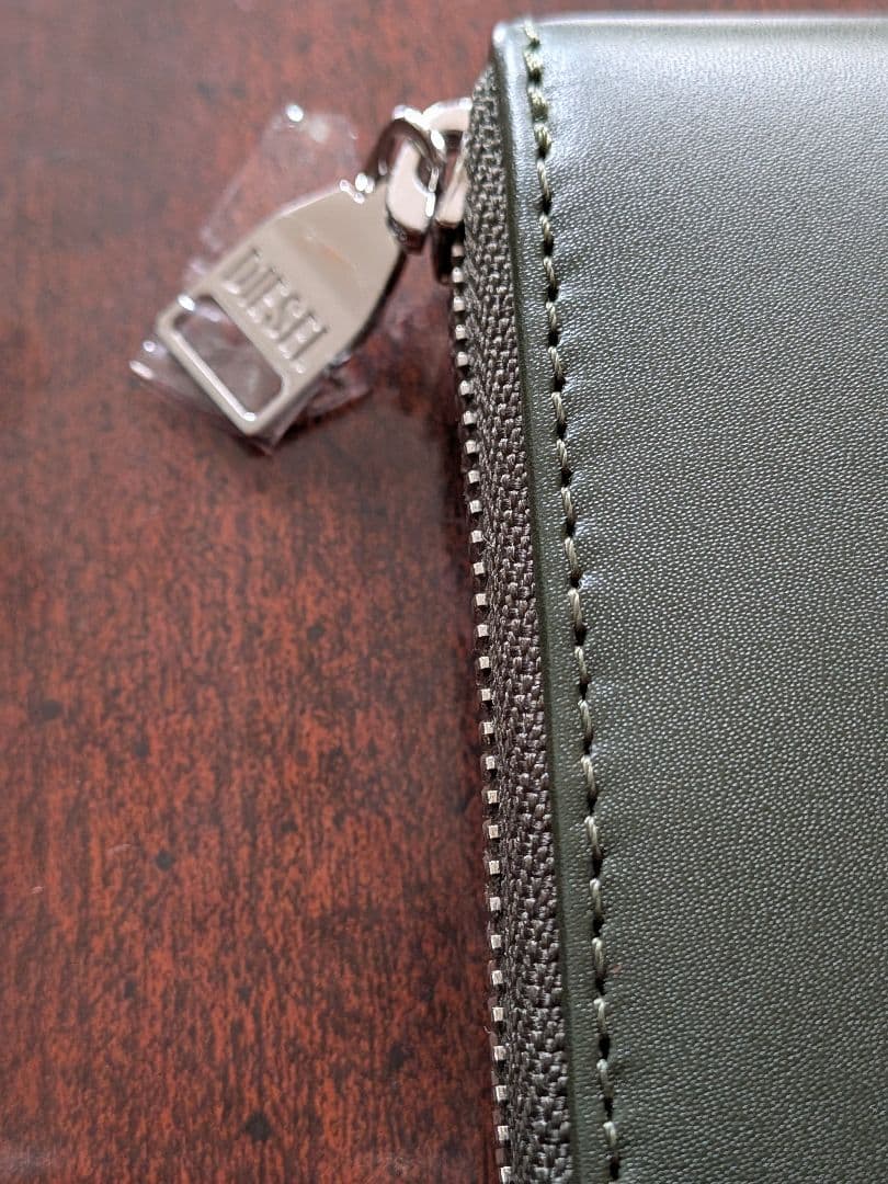 DIESEL ディーゼル　ラウンドファスナー長財布 X09009-PR227深緑