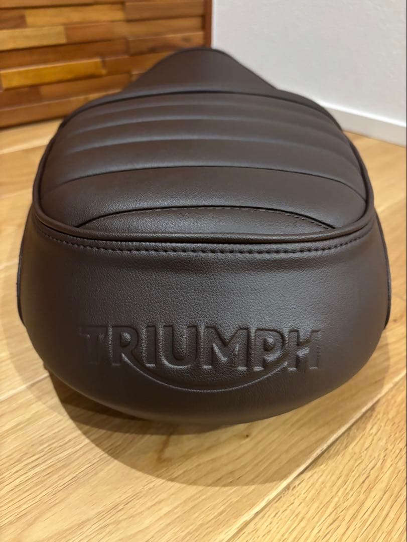 トライアンフ　ボンネビル　純正シート