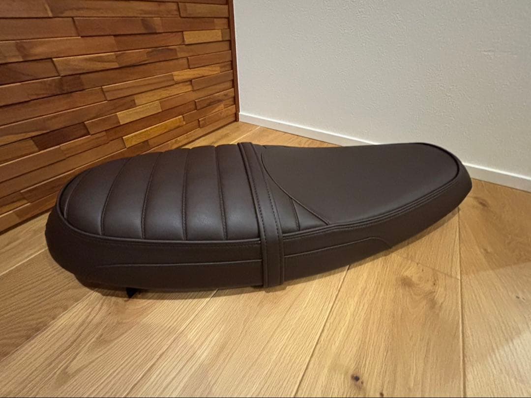 トライアンフ　ボンネビル　純正シート