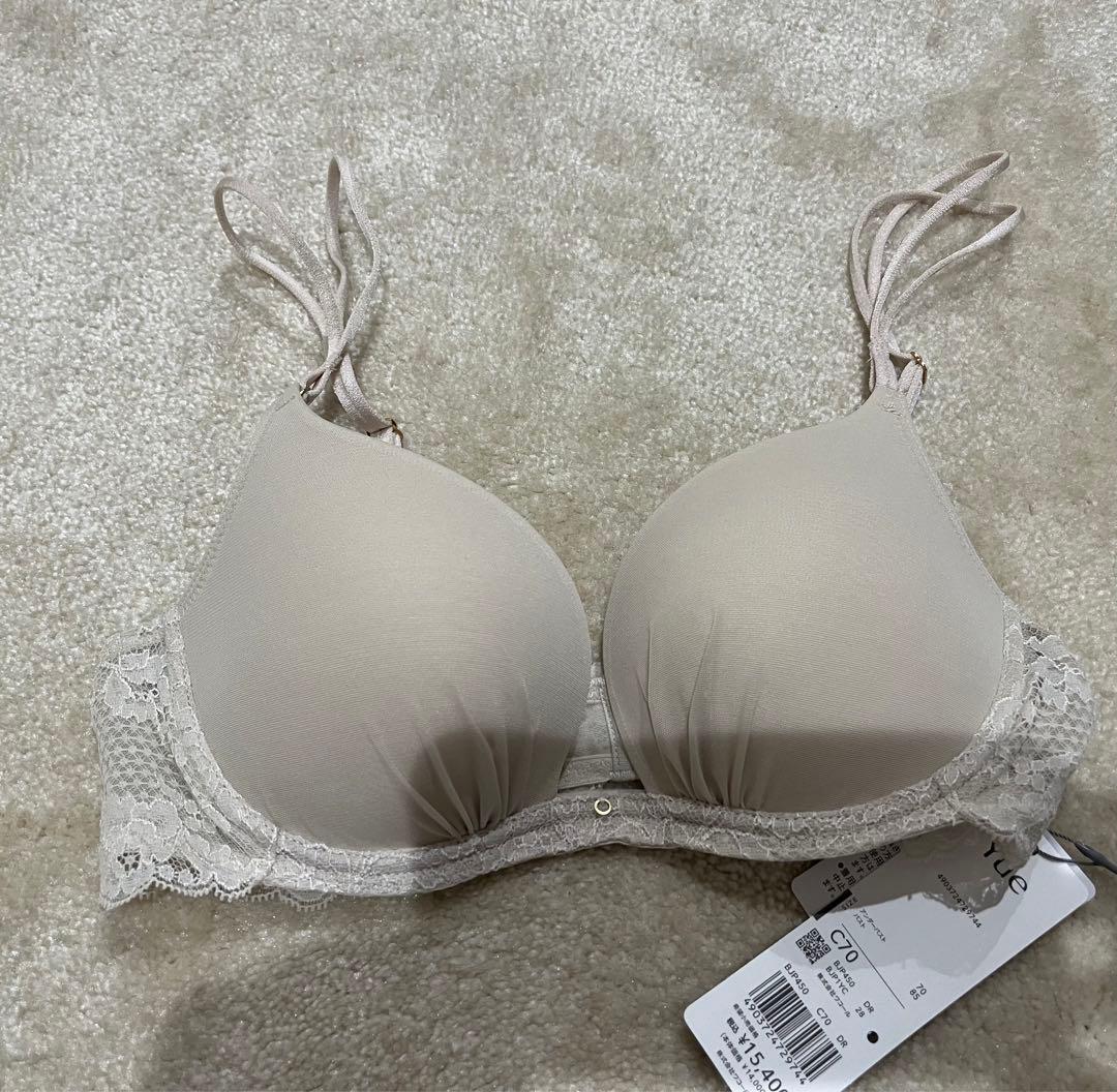 アウターにひびきにくい3/4カップブラジャーフローラルワコールyue ユエ