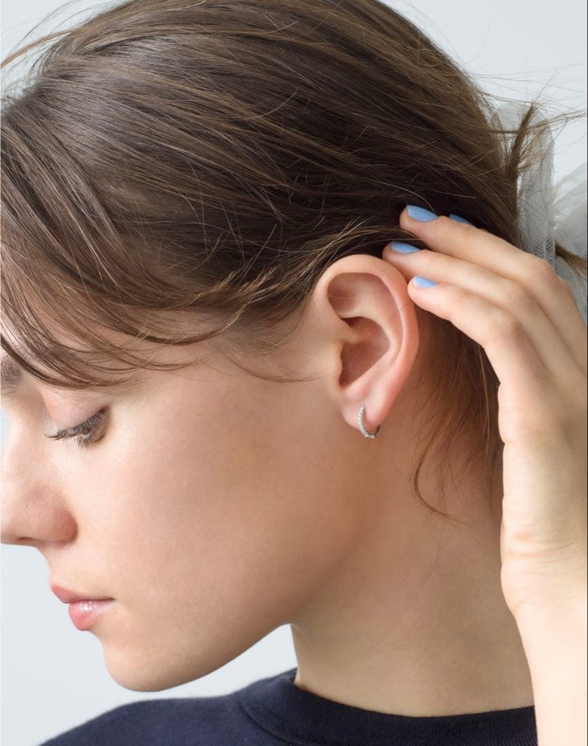 BETTINA JAVAHERI ミニサークル ホワイトダイヤモンドピアス