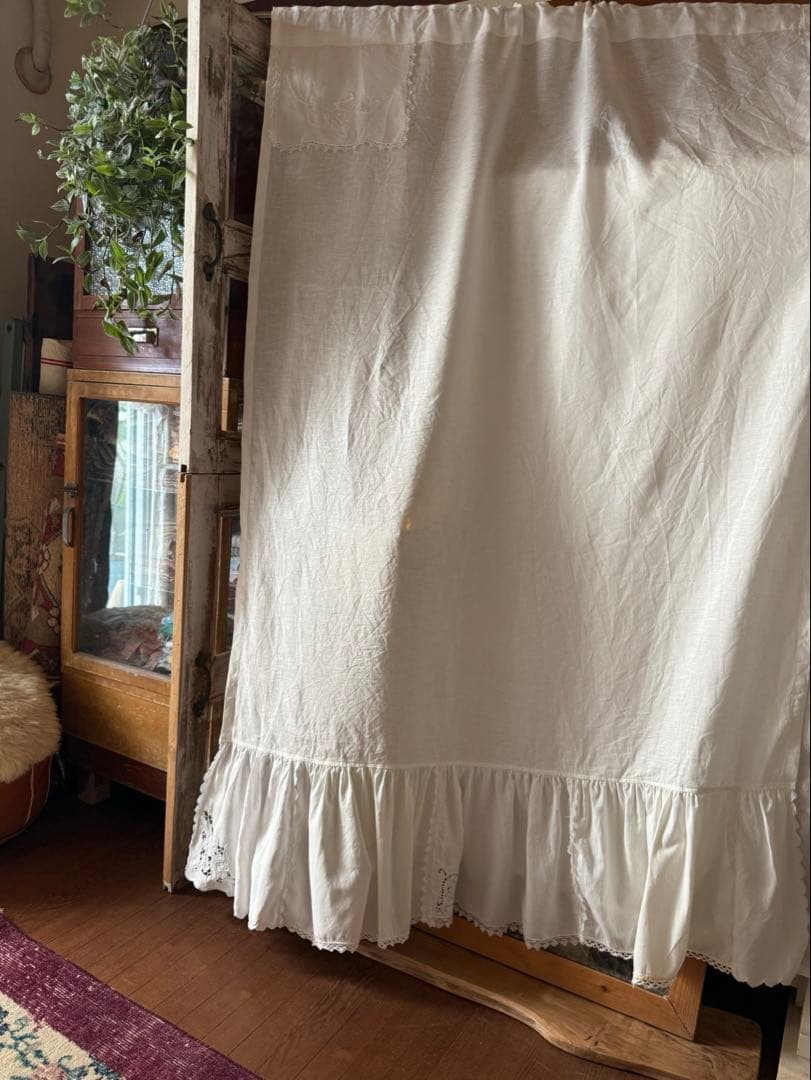 ホワイトリネンとフランスアンティークレース刺繍ஐ⋆*ふりふりカーテン