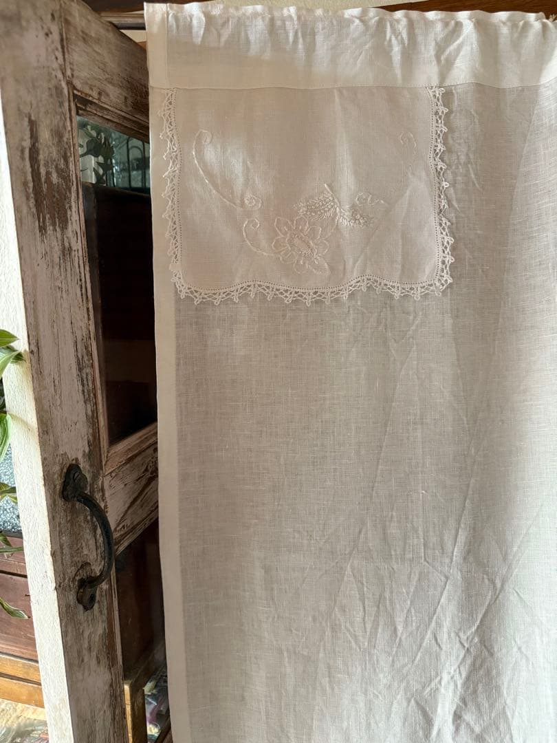 ホワイトリネンとフランスアンティークレース刺繍ஐ⋆*ふりふりカーテン