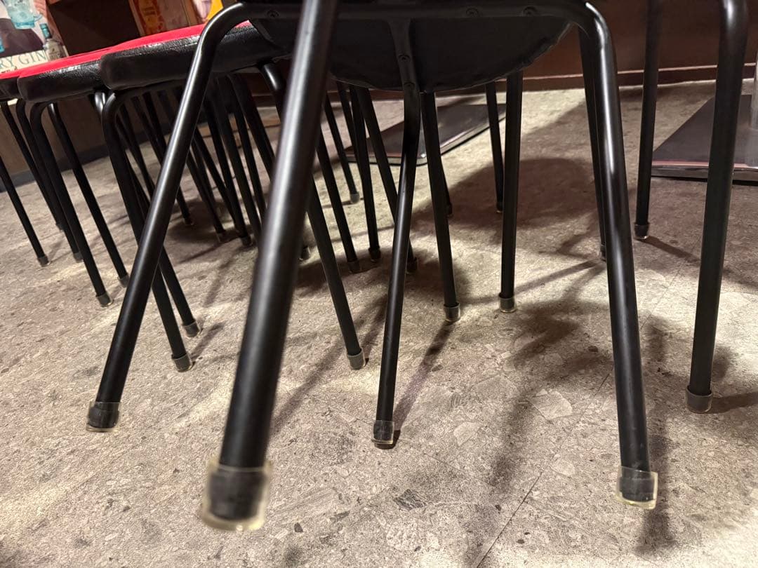 赤い合成皮革スツール 25脚セット