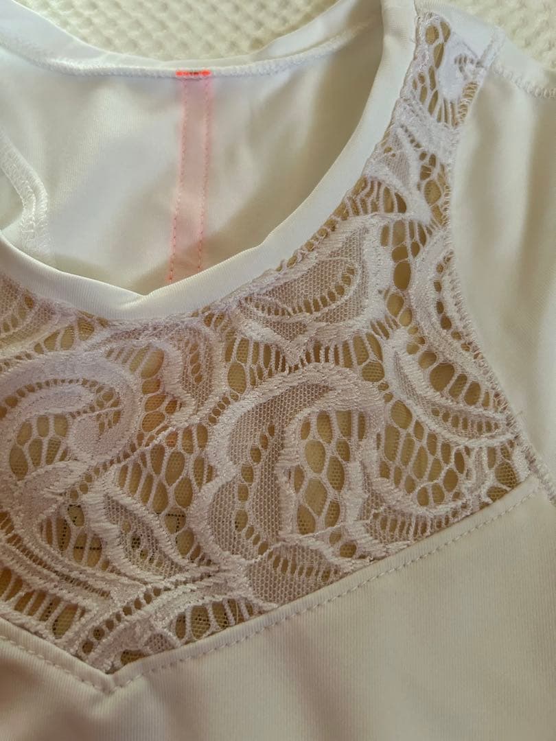 ラッキーインラブ　テニスウェア　白レース長袖トップス　US-XSサイズ　新品