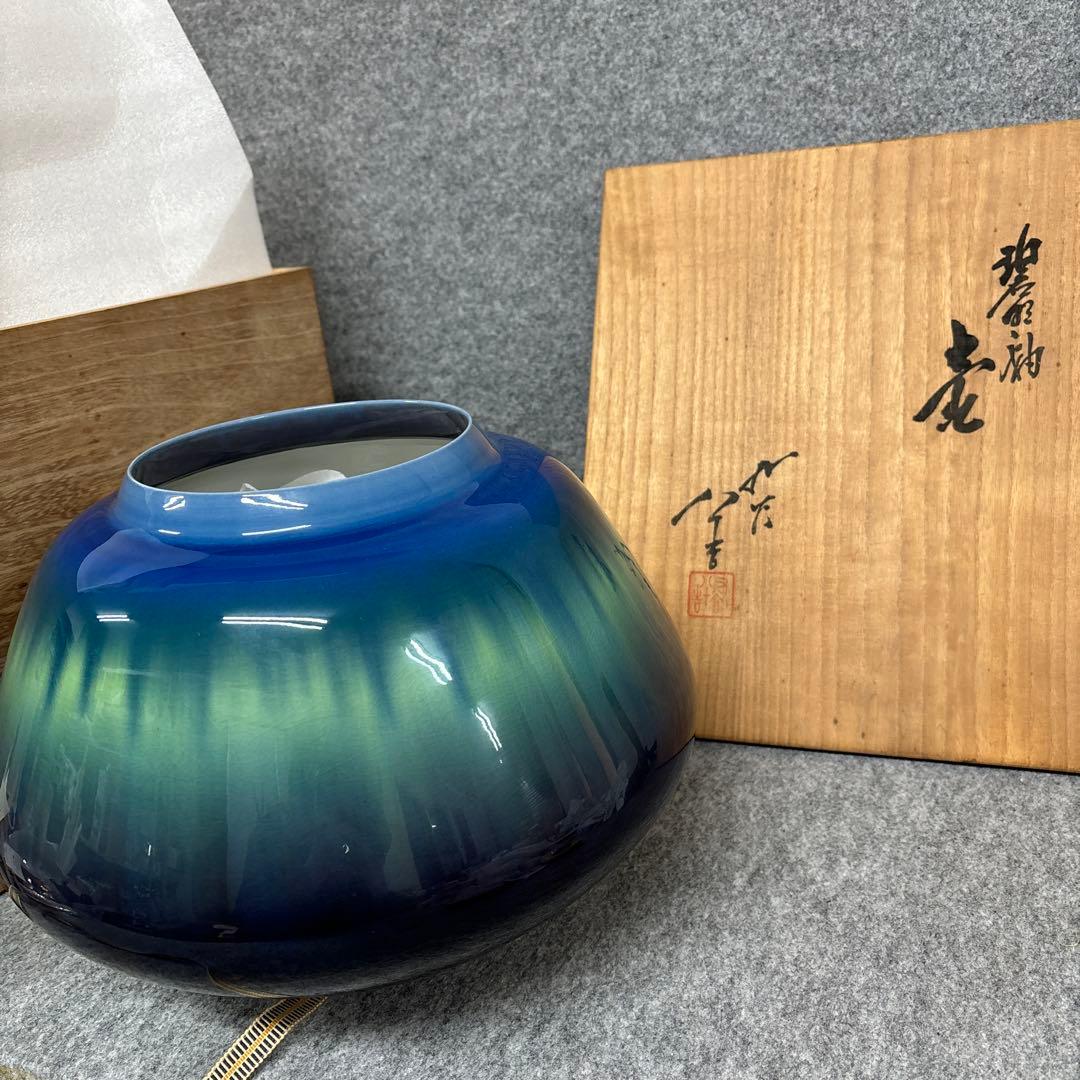 ①九谷焼の人間国宝である三代徳田八十吉の壺